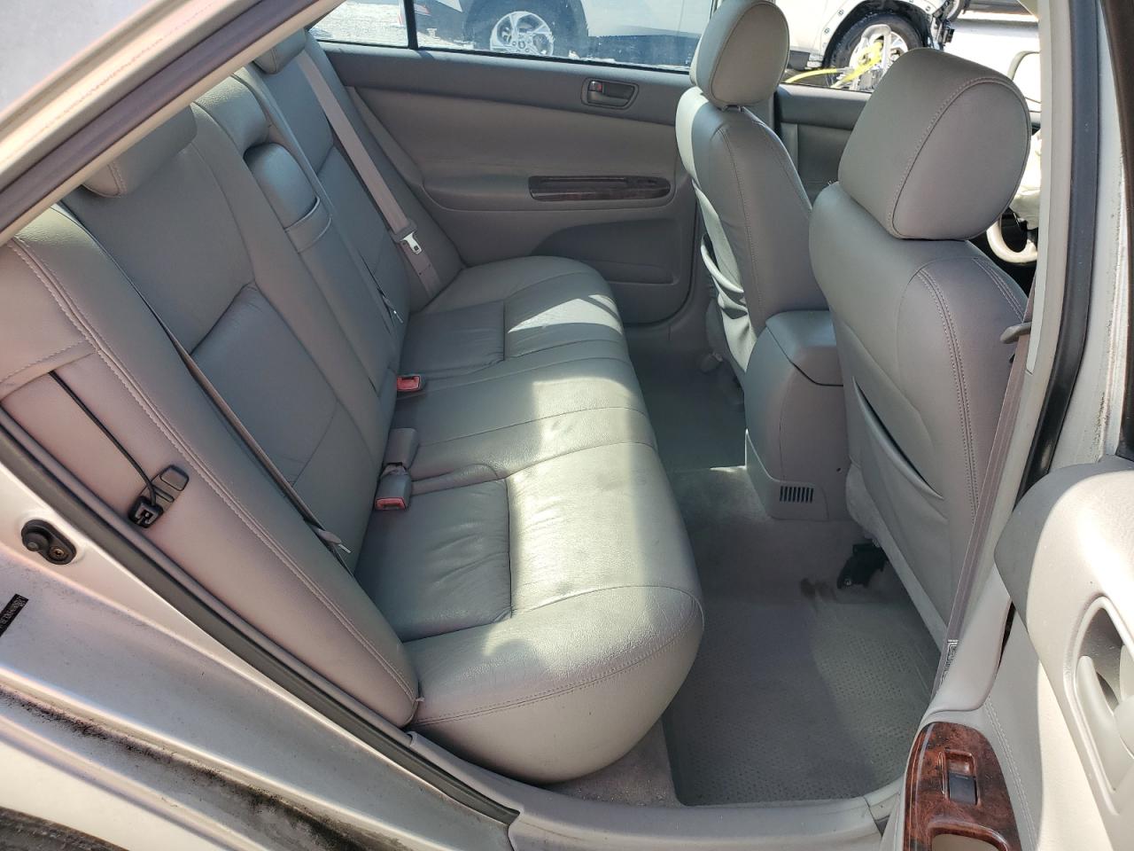 2004 Toyota Camry - Image 10