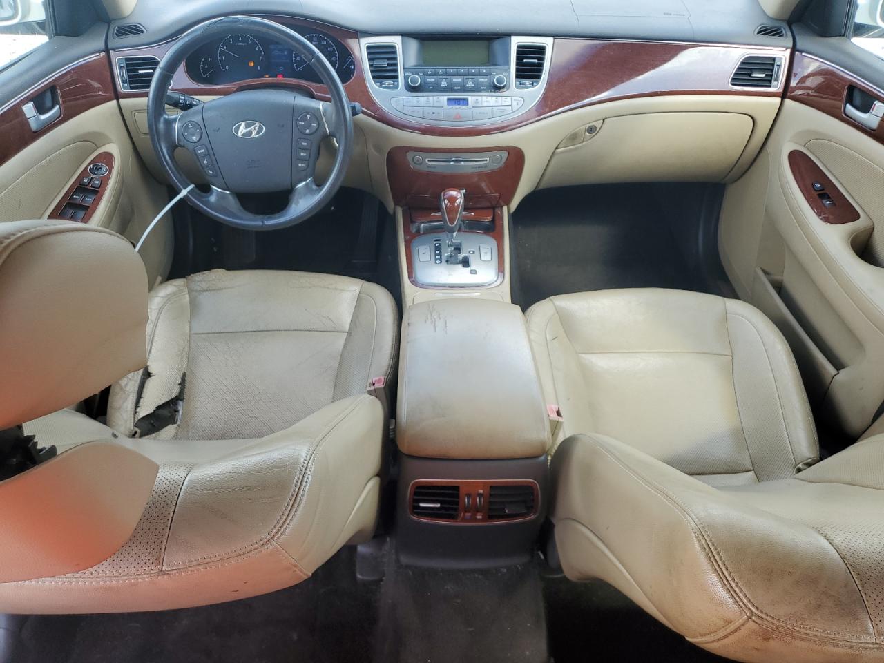 2013 Hyundai Genesis - Image 8