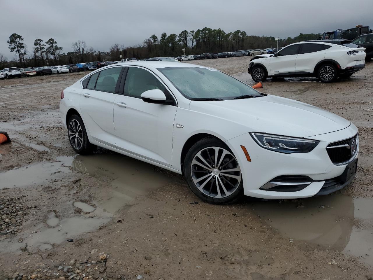 2019 Buick Regal - Image 4