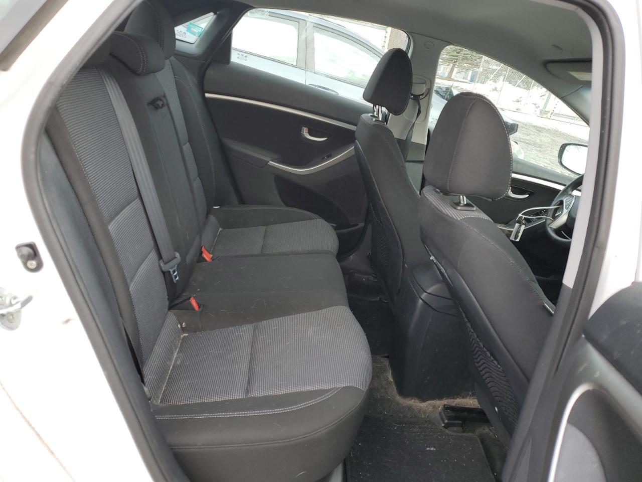 2013 Hyundai Elantra - Image 10