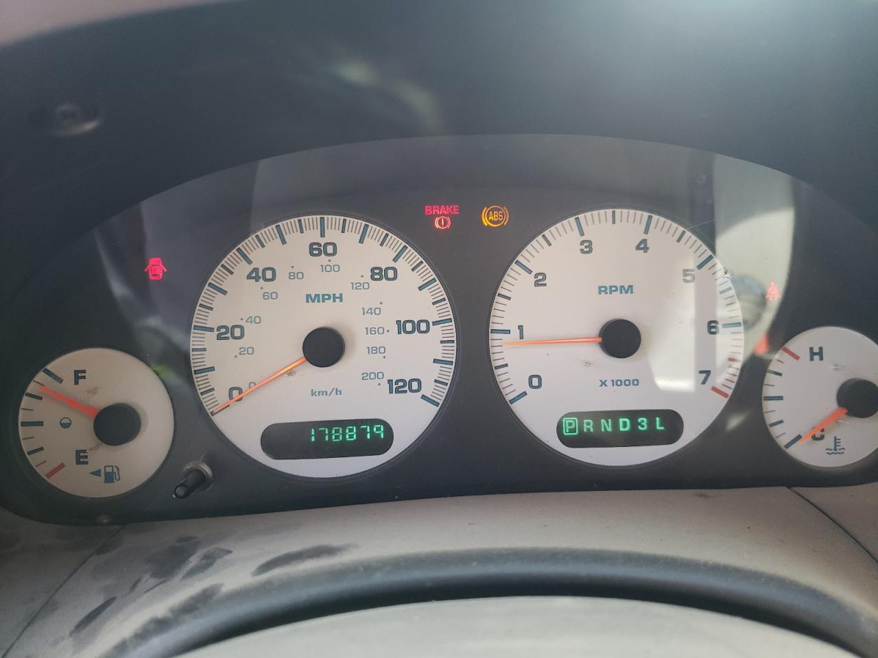 2001 Dodge Caravan - Image 9