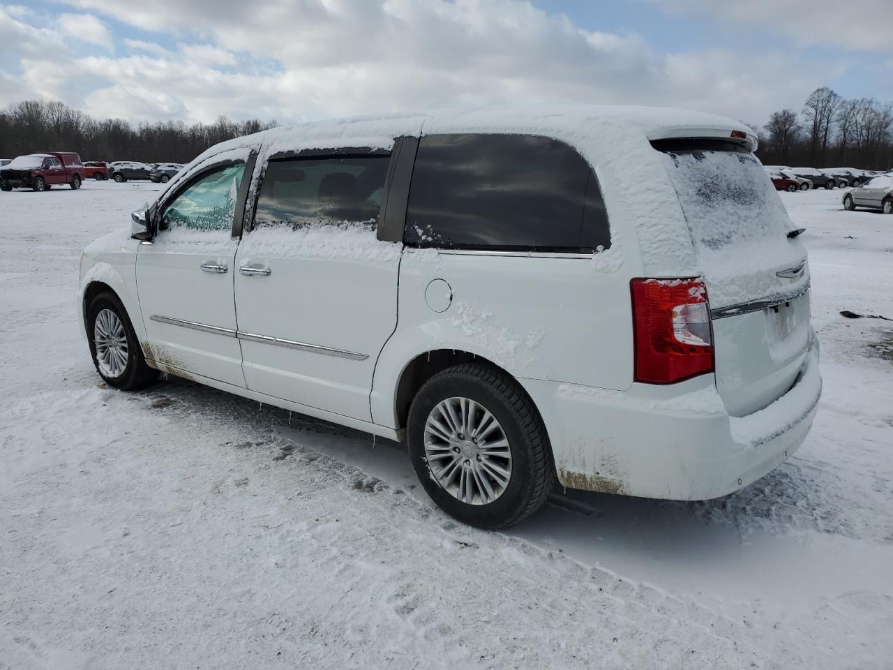 2015 Chrysler Town & Country - Image 2
