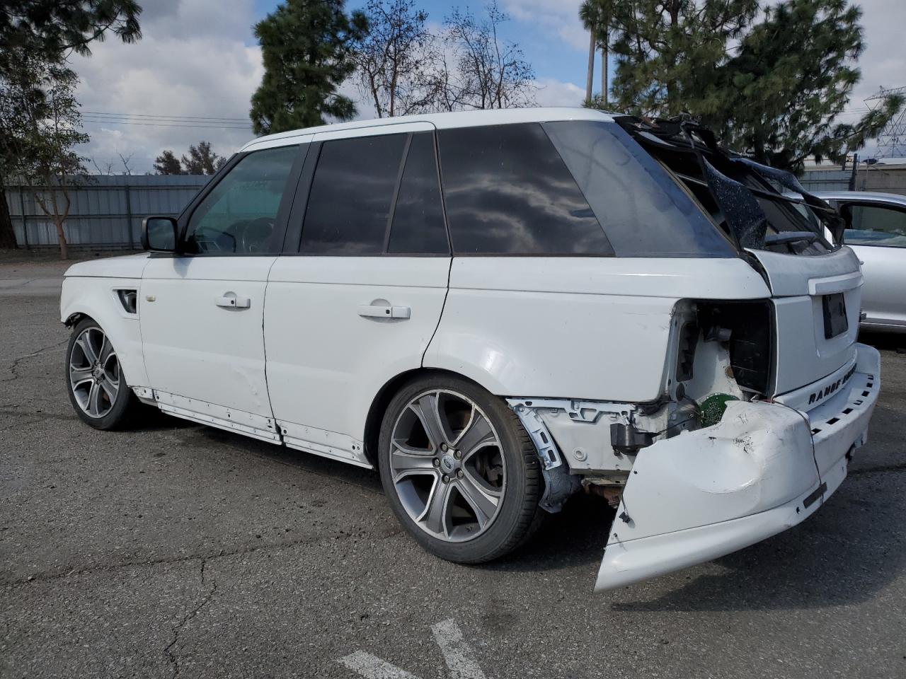 2011 Land Rover Range Rover - Image 2