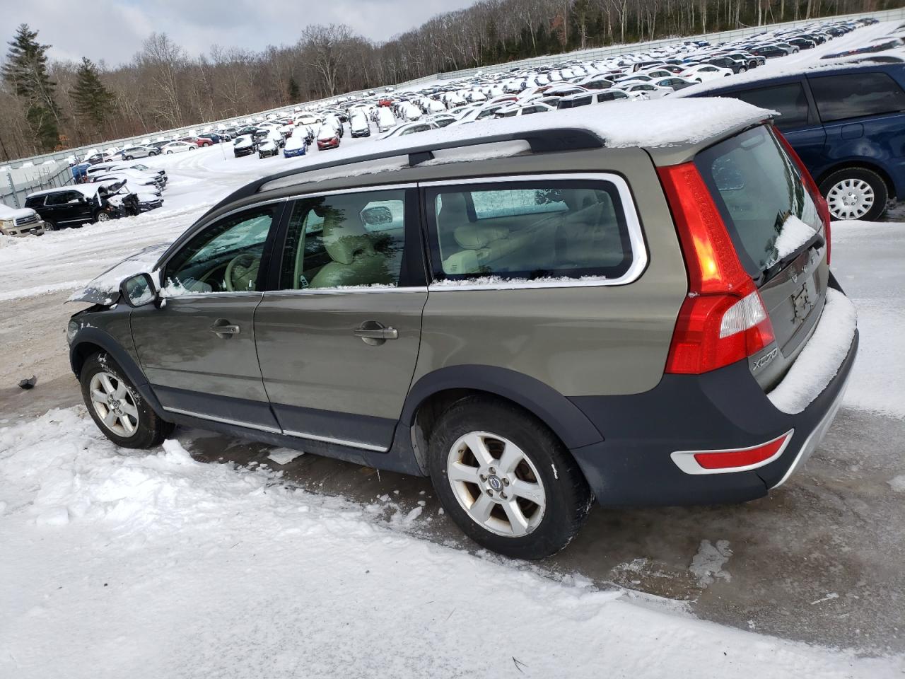2010 Volvo XC70 - Image 2