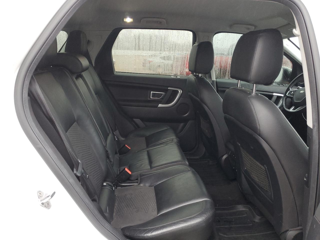 2016 Land Rover Discovery - Image 11