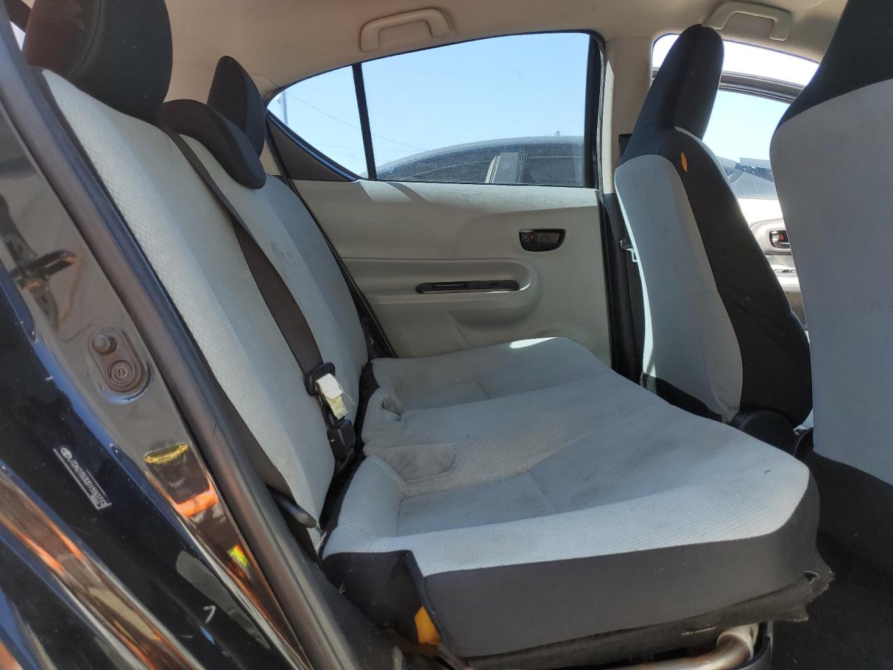 2013 Toyota Prius - Image 11