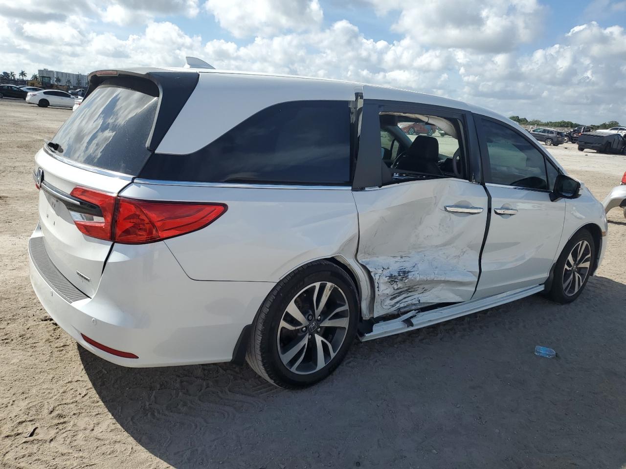 2022 Honda Odyssey - Image 3