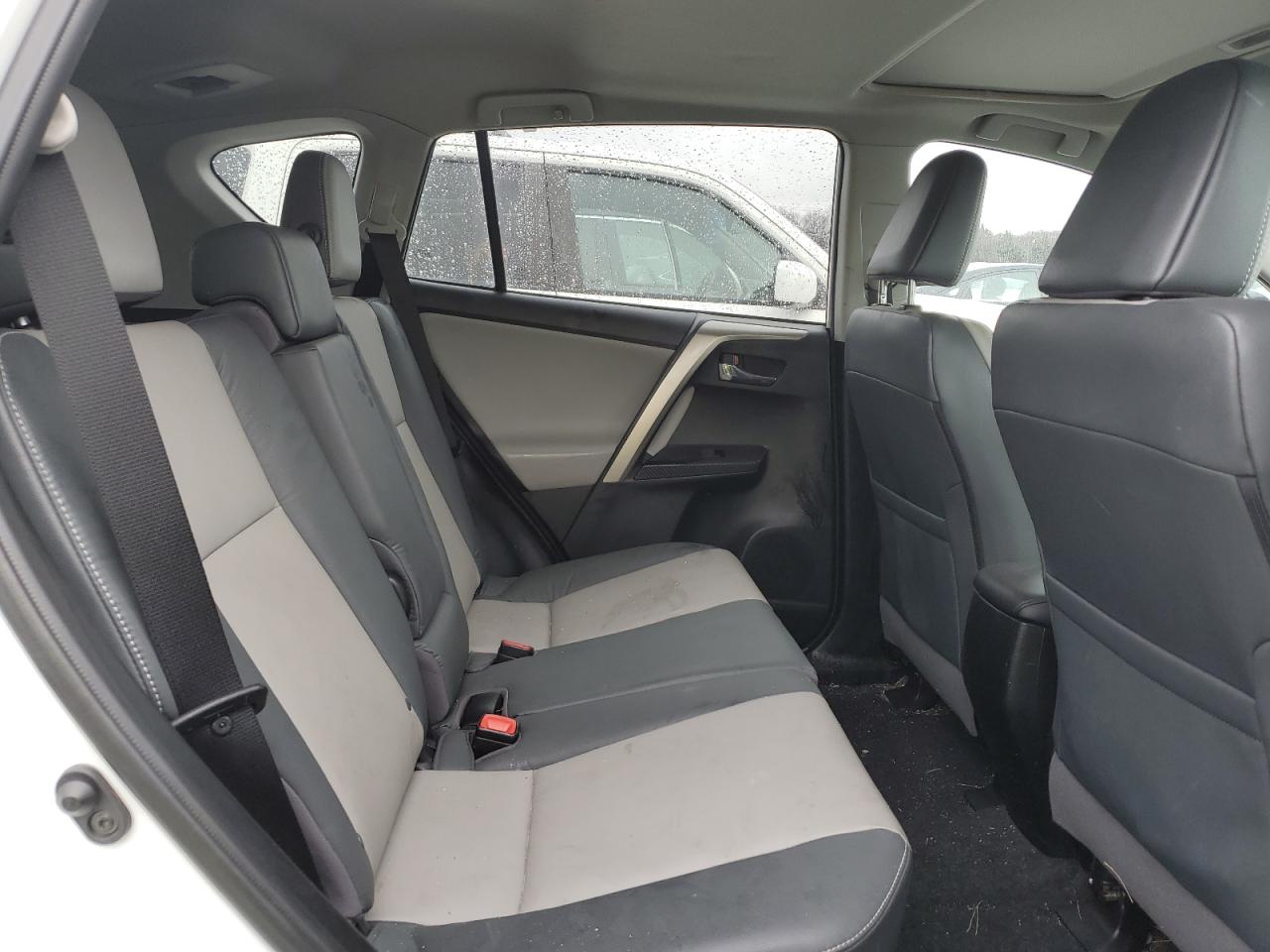 2015 Toyota RAV 4 - Image 11