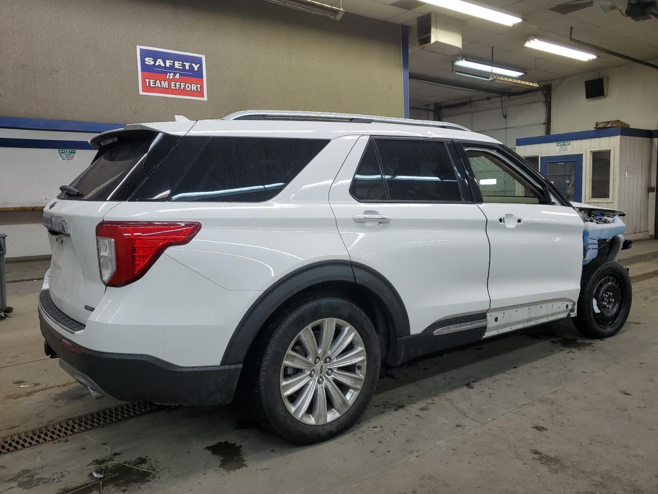 2021 Ford Explorer - Image 3