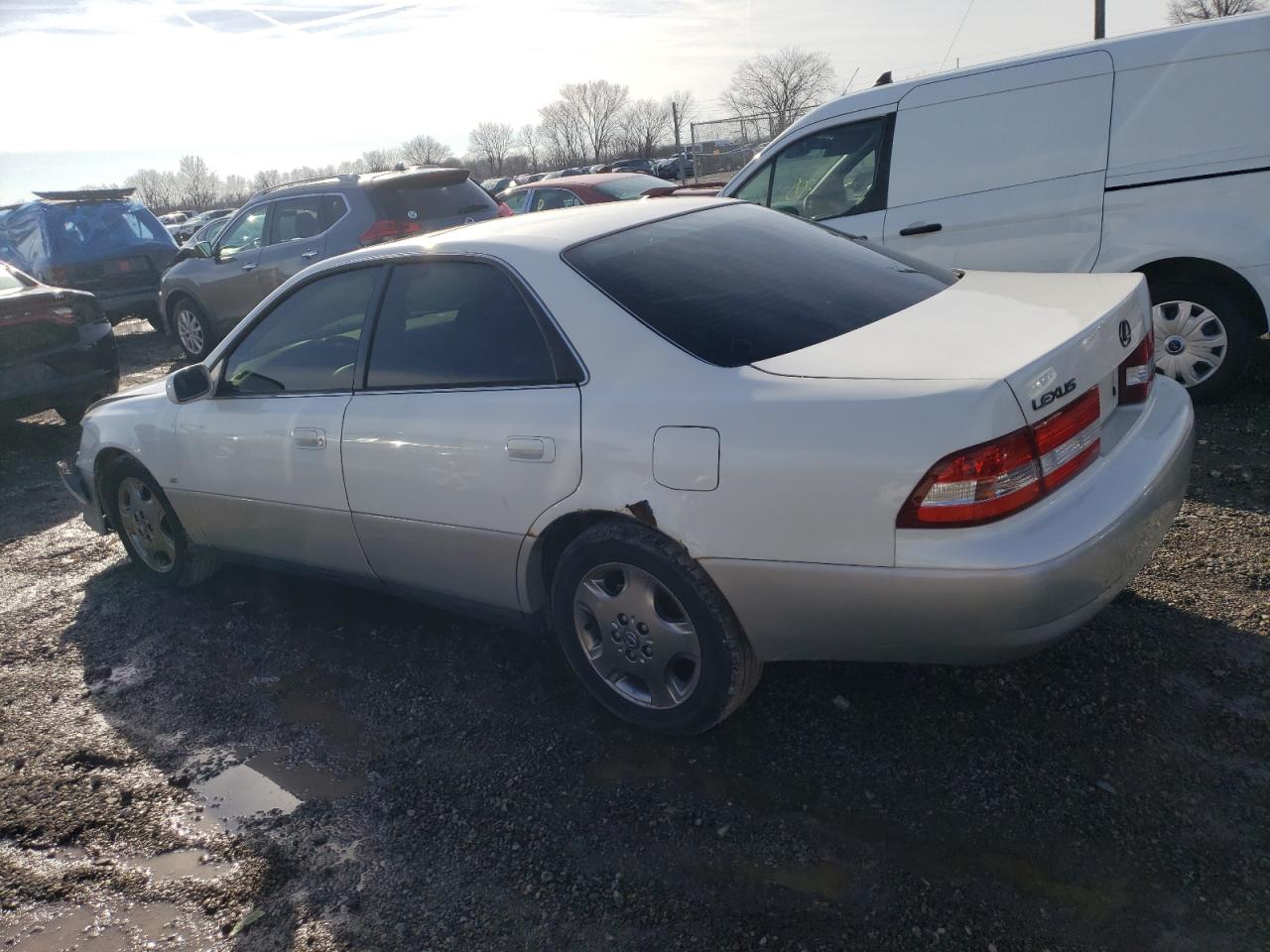 2001 Lexus ES - Image 2