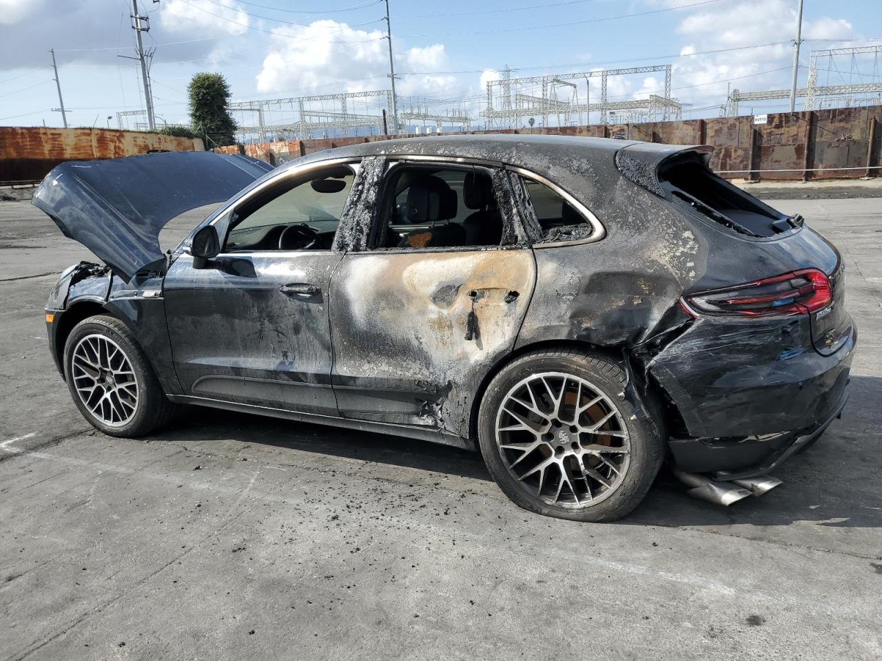 2016 Porsche Macan - Image 2