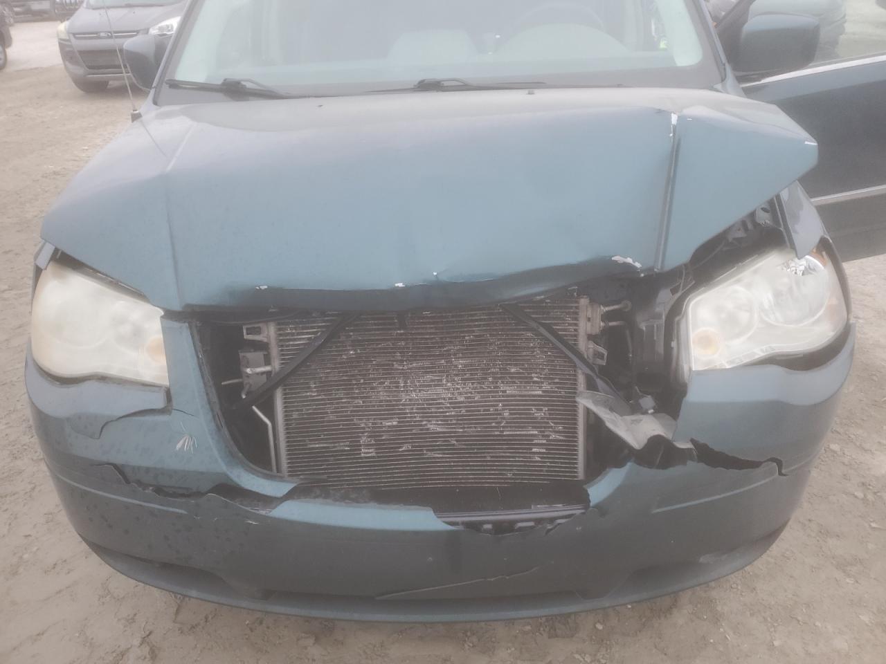 2009 Chrysler Town & Country - Image 12