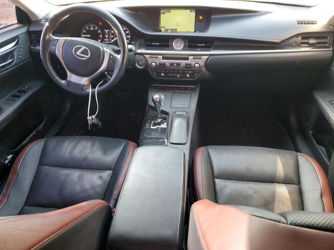 2015 Lexus ES - Image 8