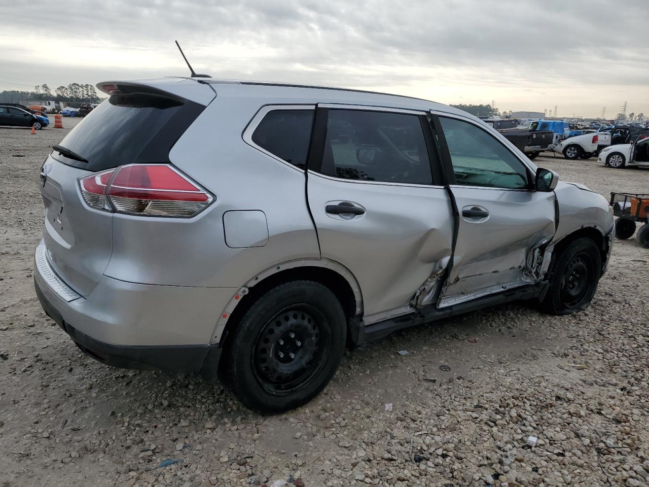 2016 Nissan Rogue - Image 3