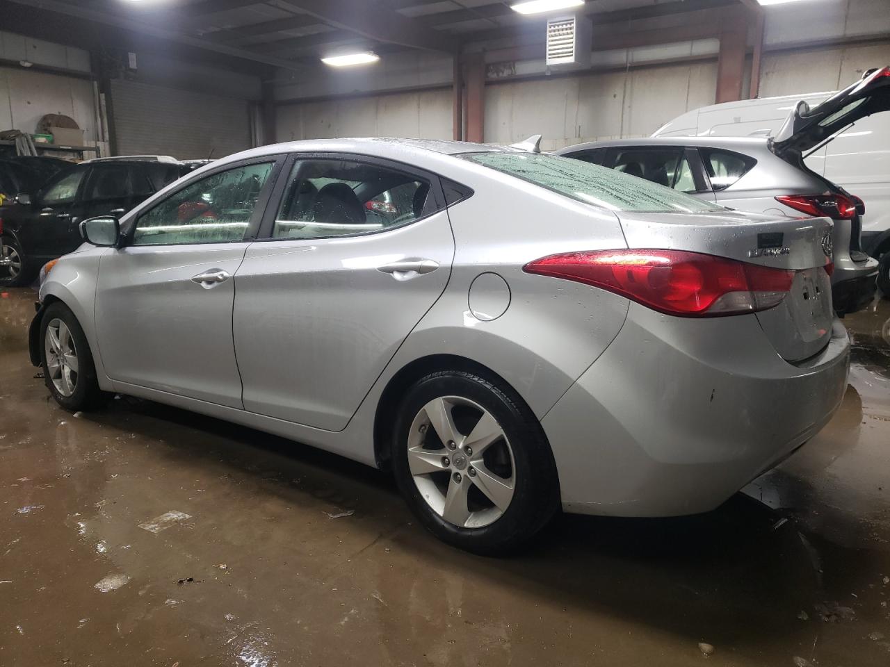 2013 Hyundai Elantra - Image 2
