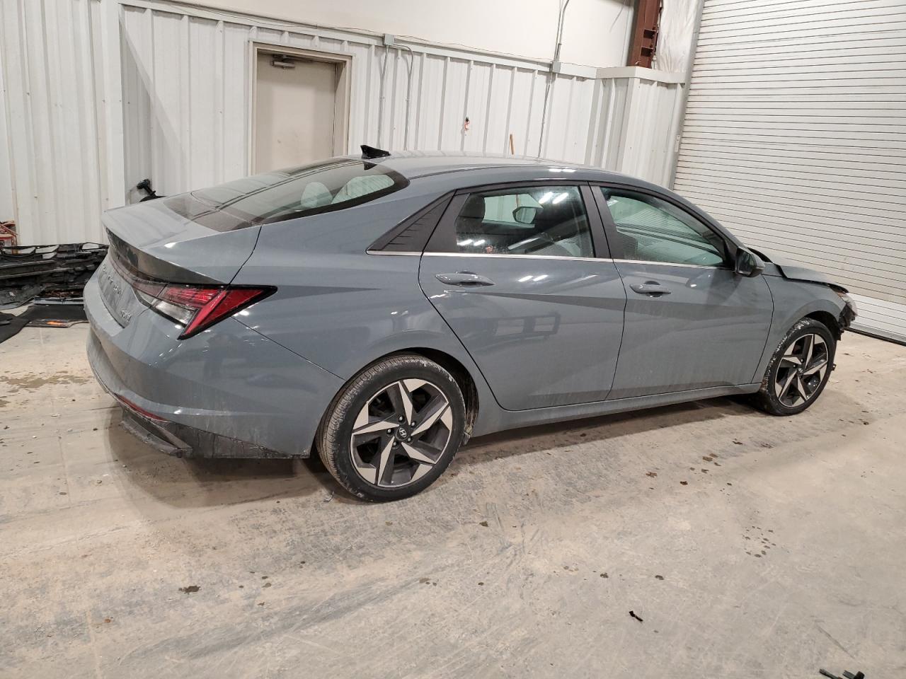 2022 Hyundai Elantra - Image 3