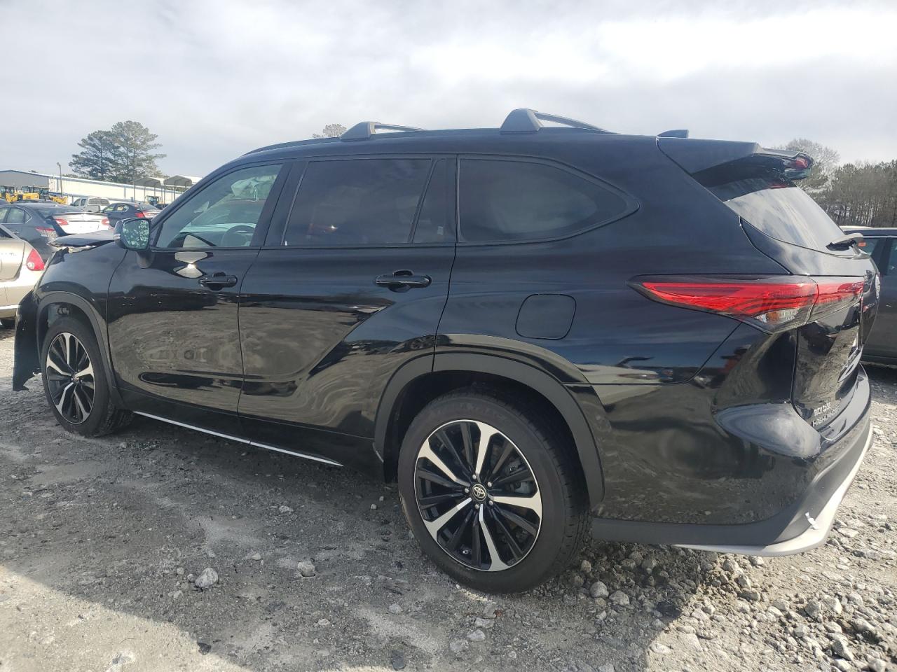 2021 Toyota Highlander - Image 2