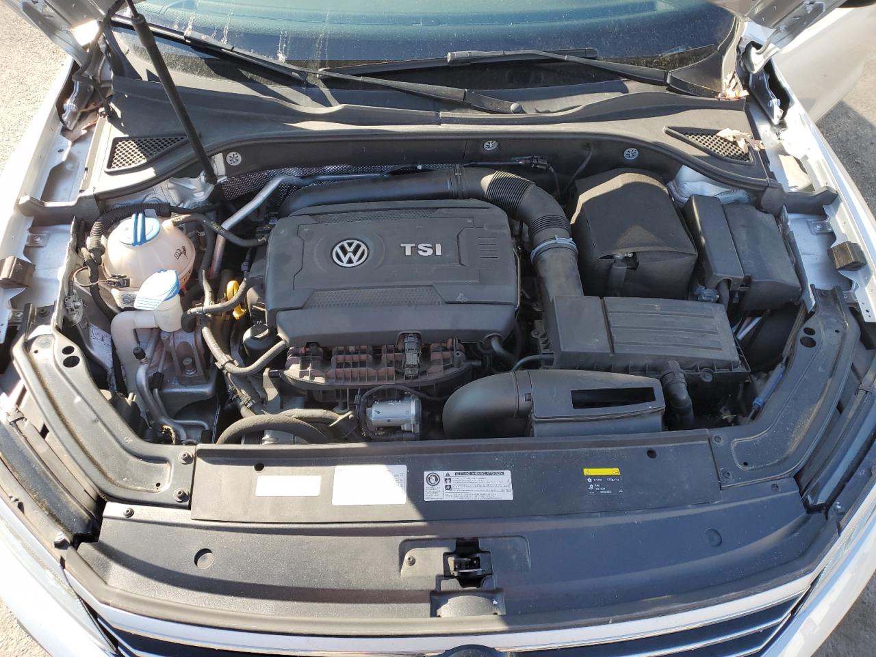 2017 Volkswagen Passat - Image 11