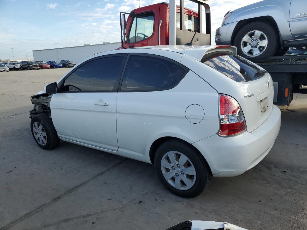 2010 Hyundai Accent - Image 2