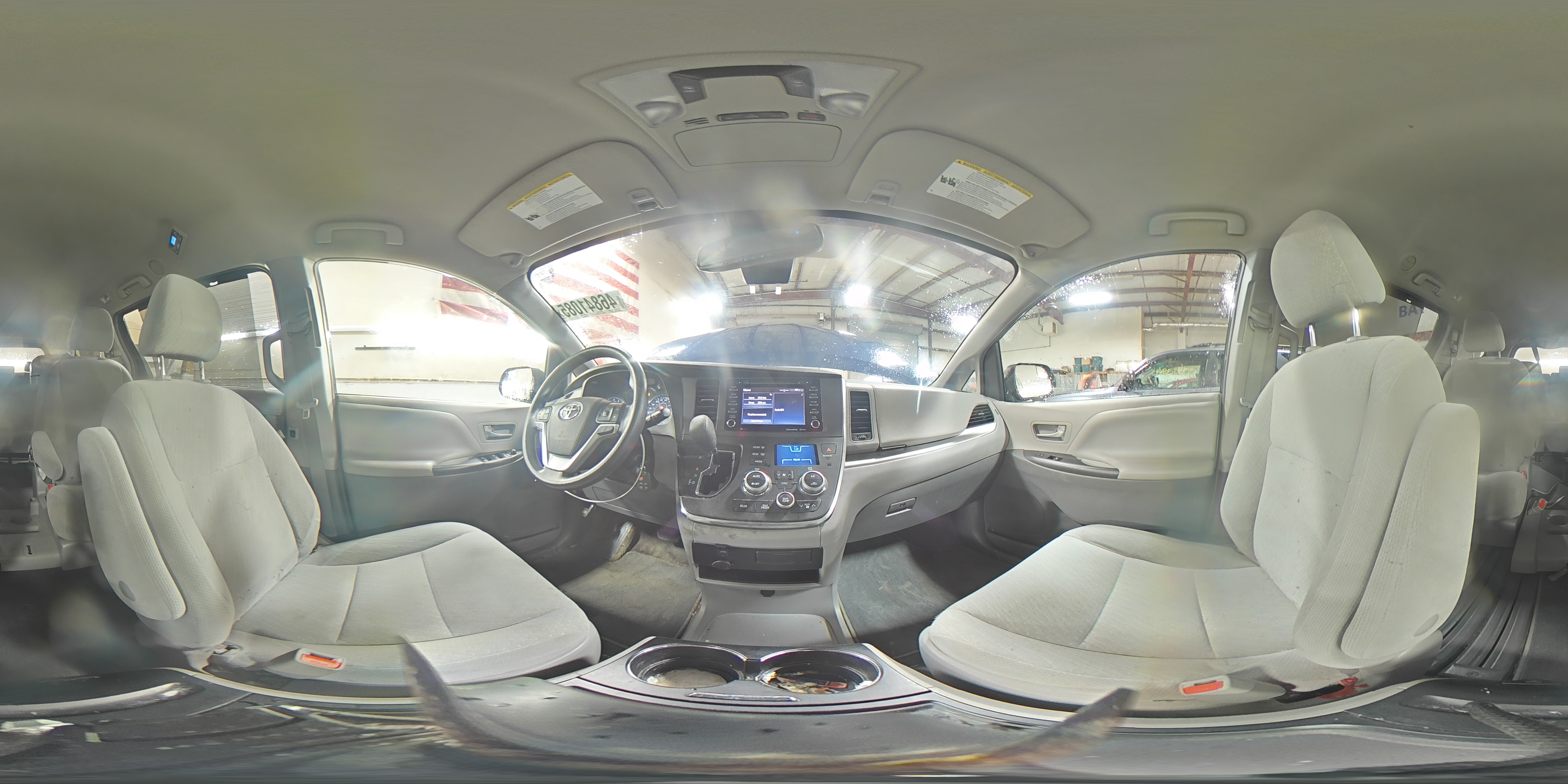2018 Toyota Sienna - Image 15