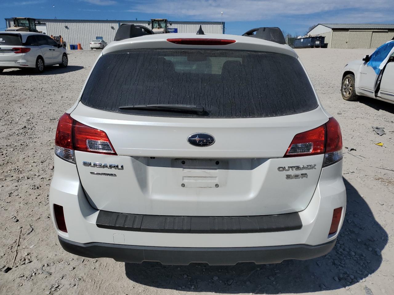 2013 Subaru Outback - Image 6