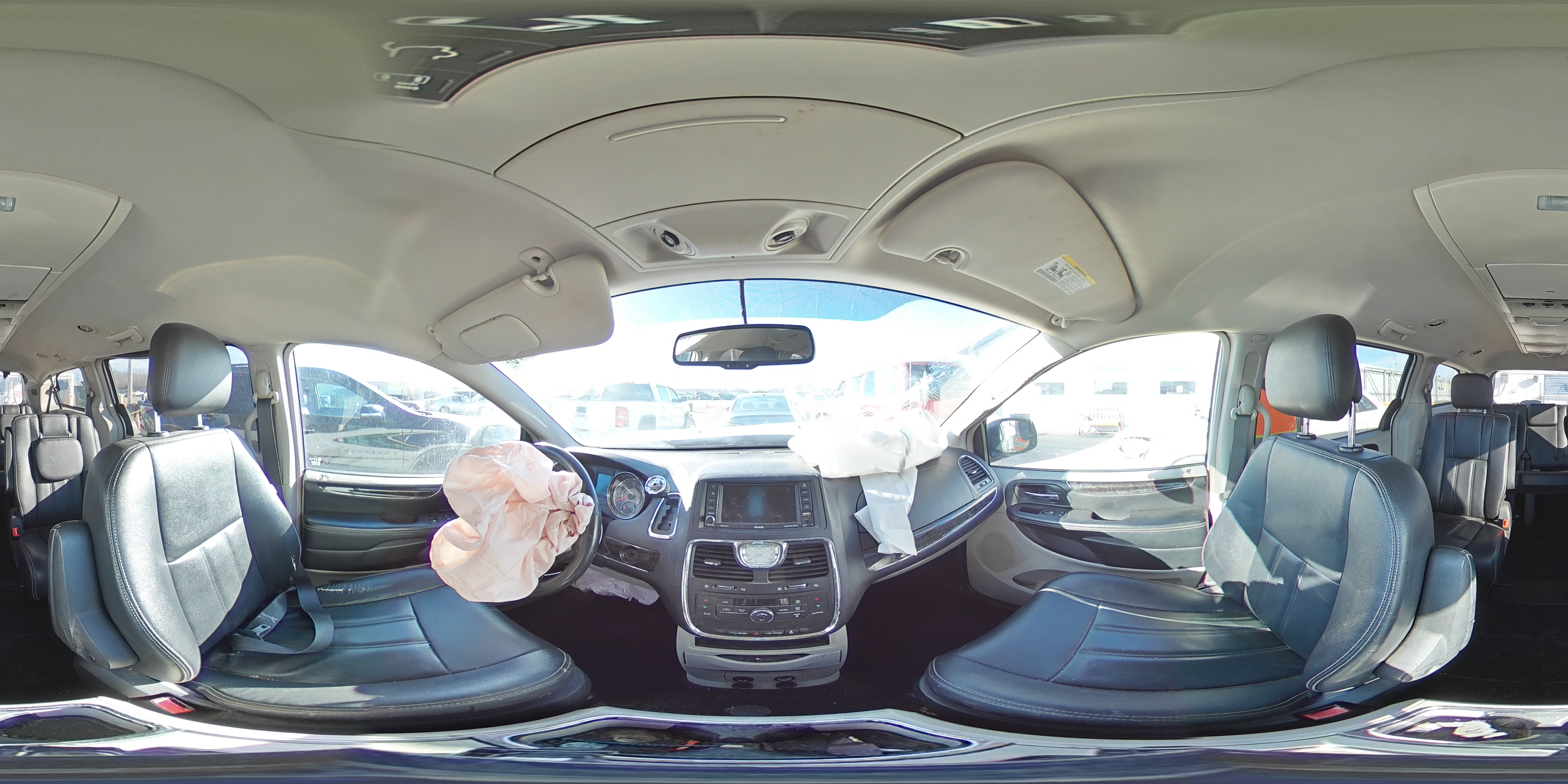 2015 Chrysler Town & Country - Image 15