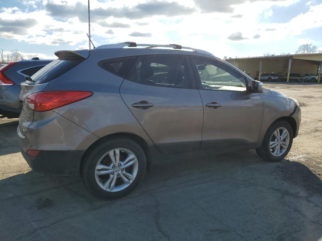 2012 Hyundai Tucson - Image 3