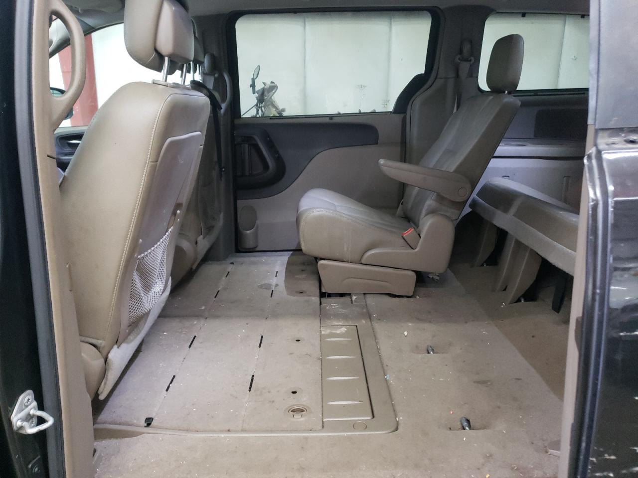 2015 Chrysler Town & Country - Image 11