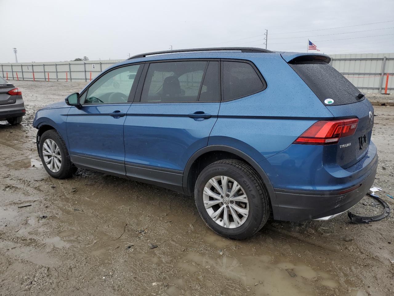 2018 Volkswagen Tiguan - Image 2