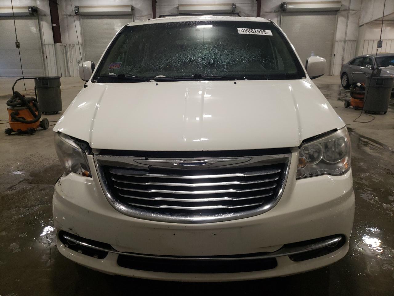 2013 Chrysler Town & Country - Image 5