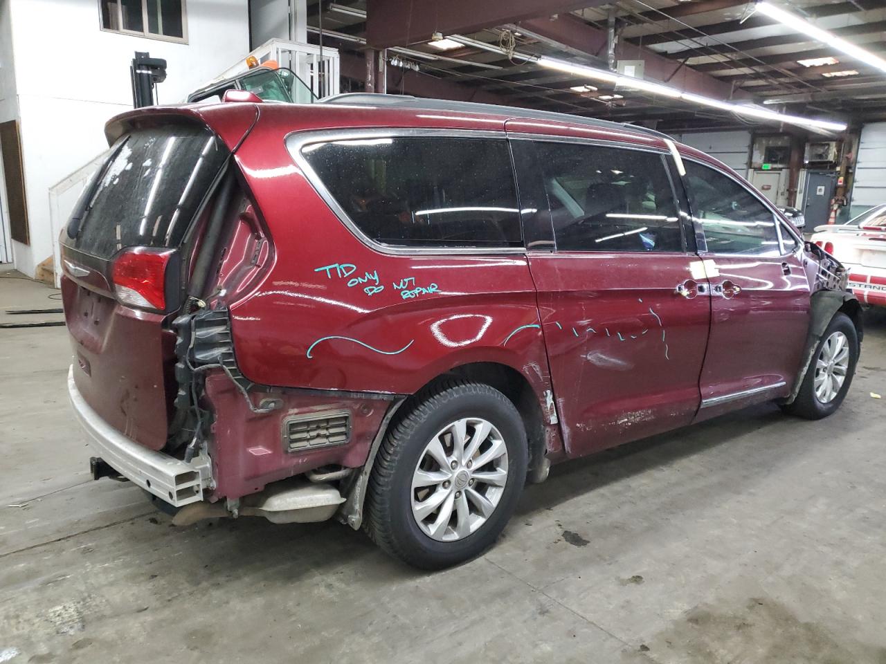 2017 Chrysler Pacifica - Image 3