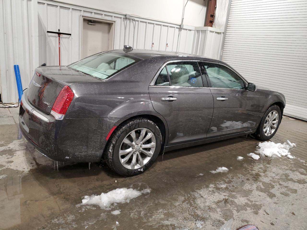 2016 Chrysler 300 - Image 3