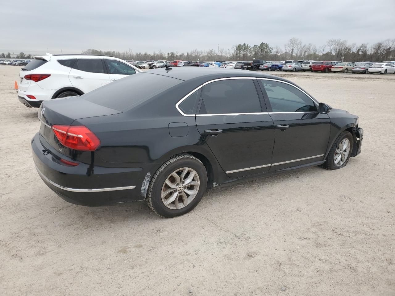 2016 Volkswagen Passat - Image 3