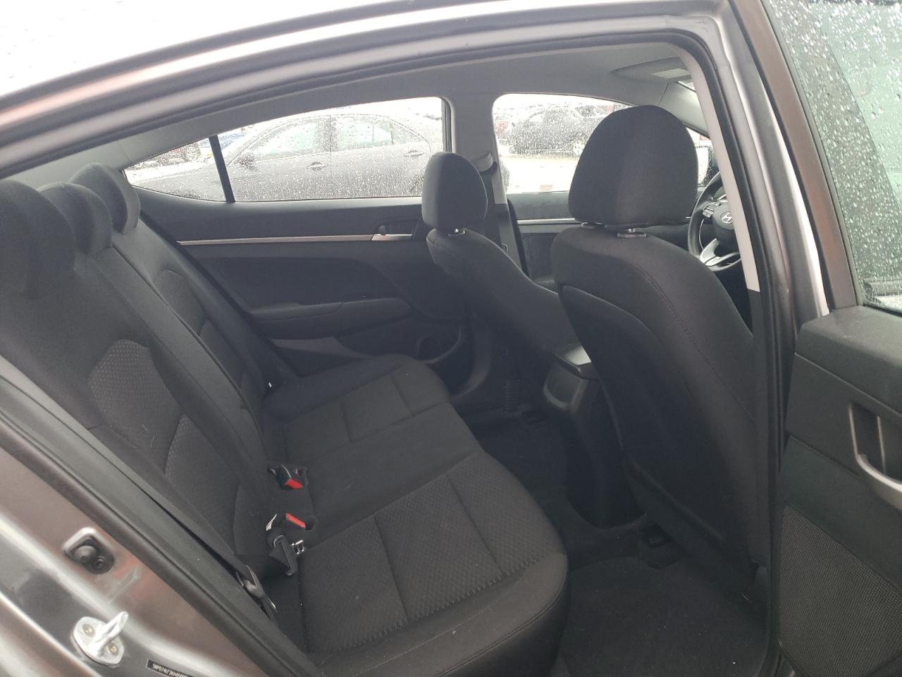 2019 Hyundai Elantra - Image 10