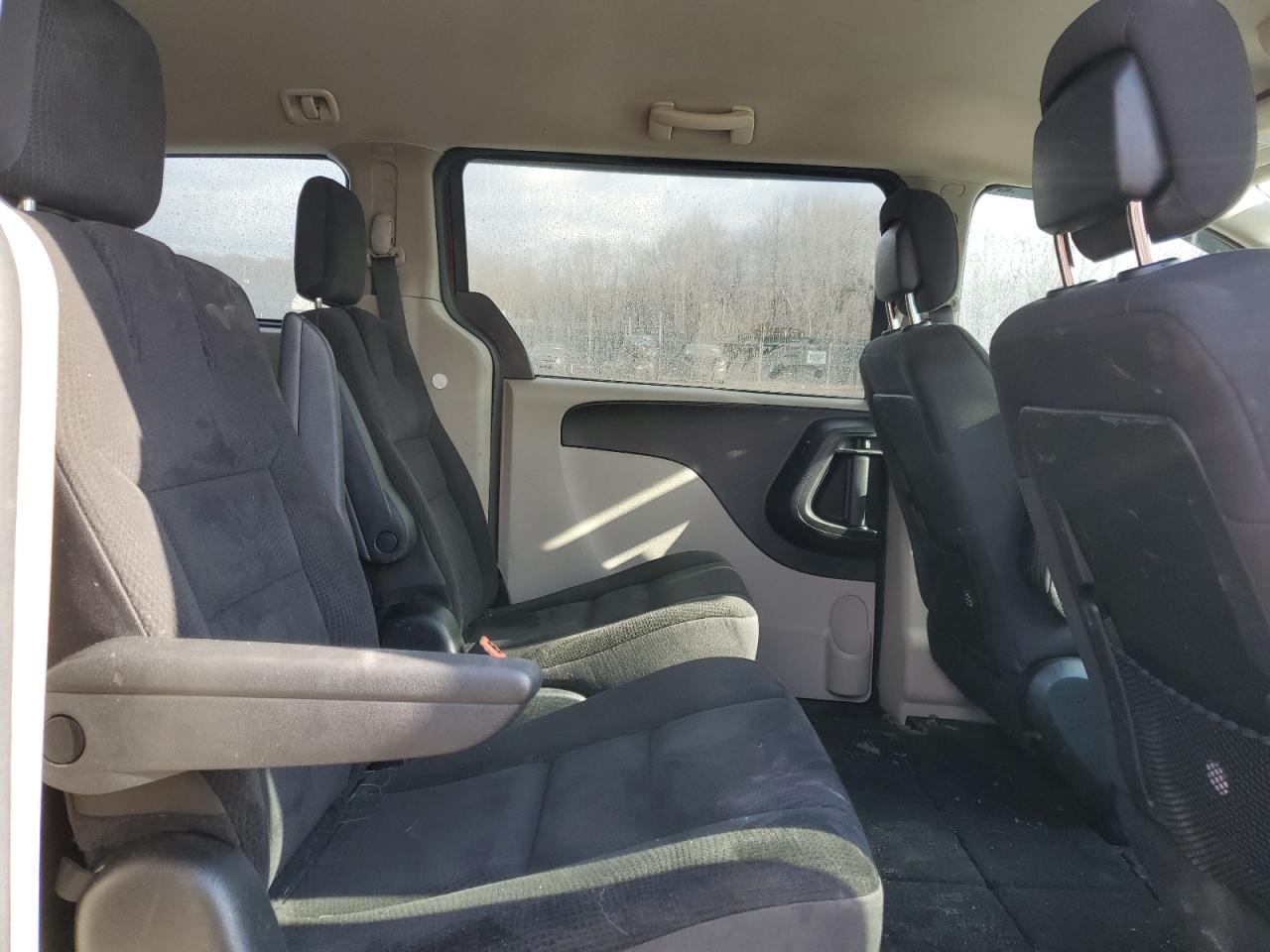 2019 Dodge Caravan - Image 11