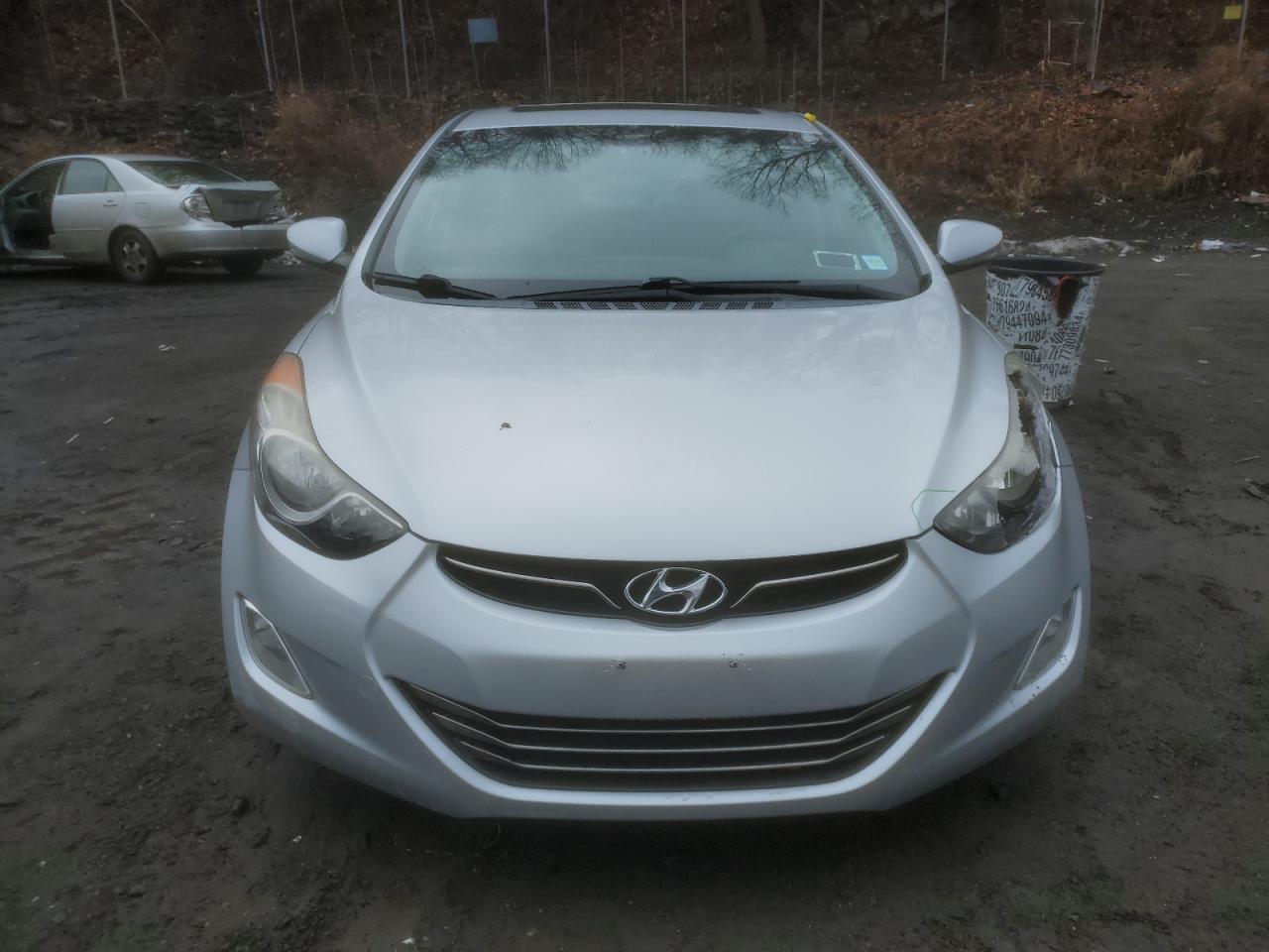 2012 Hyundai Elantra - Image 5