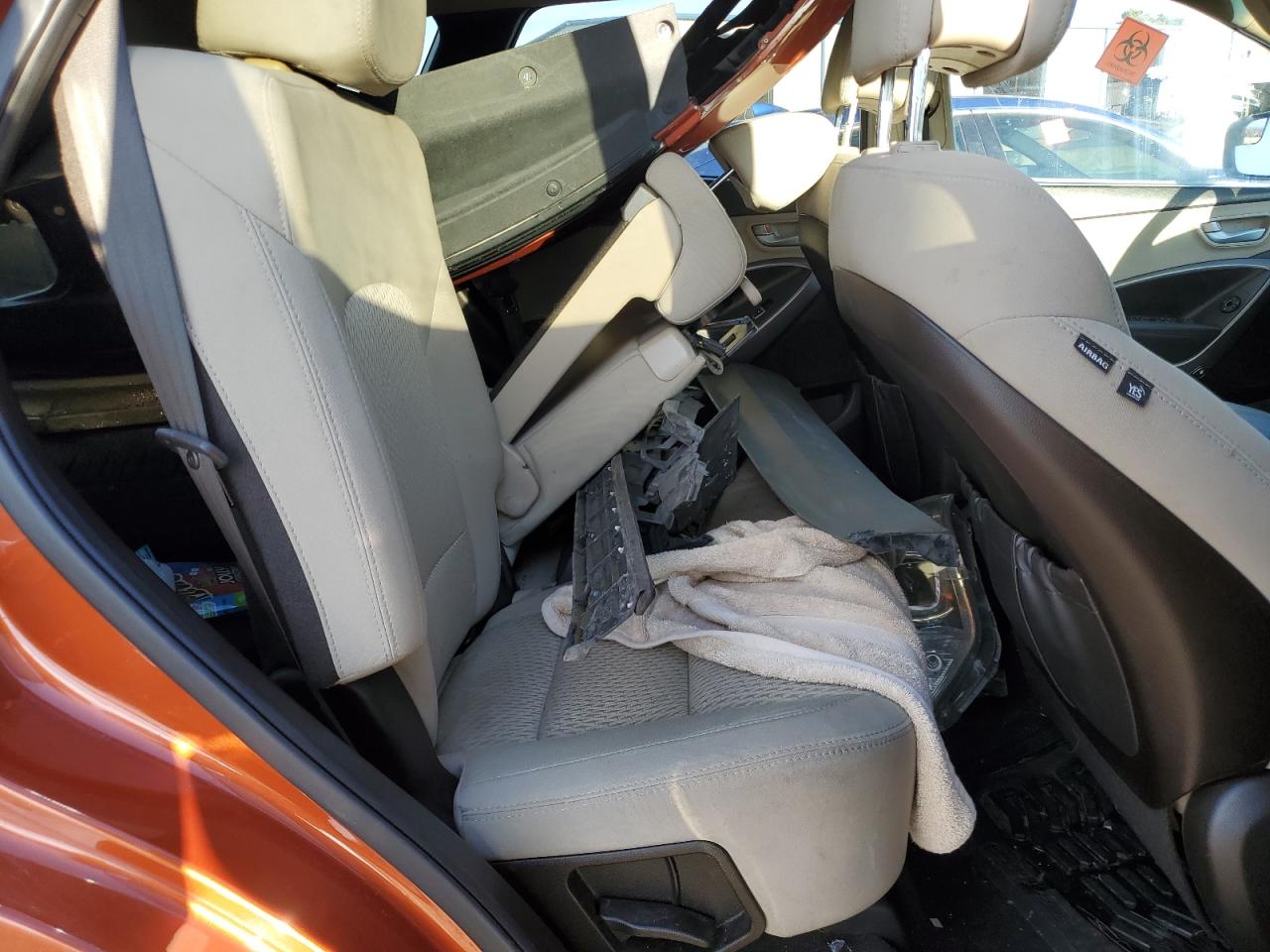 2016 Hyundai Santa Fe - Image 11