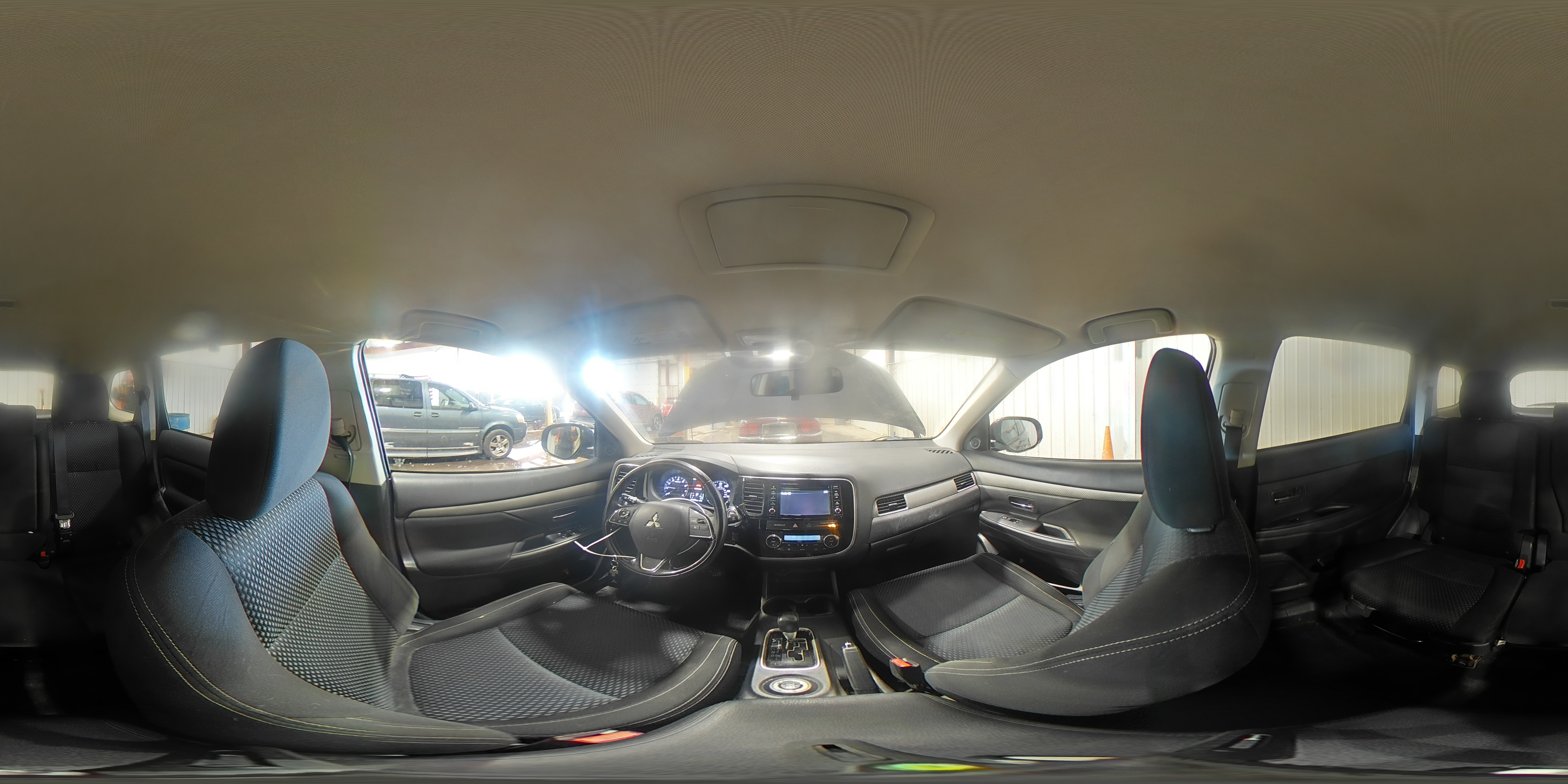 2016 Mitsubishi Outlander - Image 16