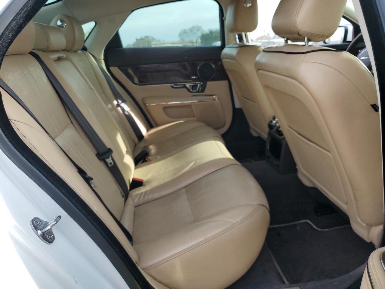 2018 Jaguar XJ - Image 10