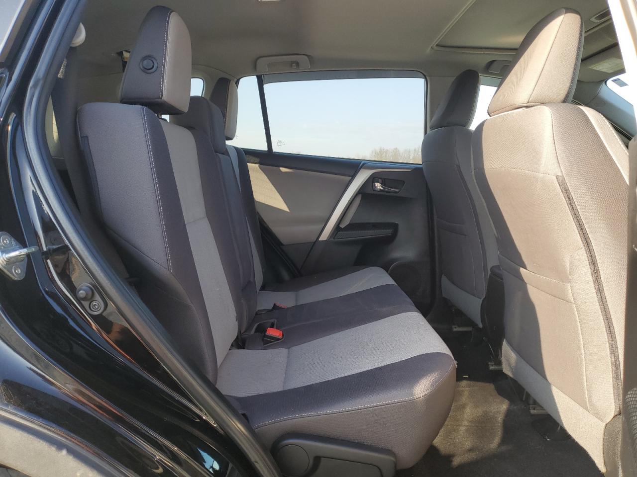 2015 Toyota RAV 4 - Image 11