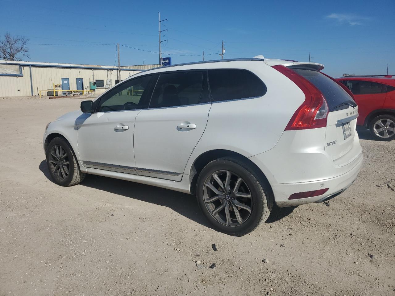 2016 Volvo XC60 - Image 2