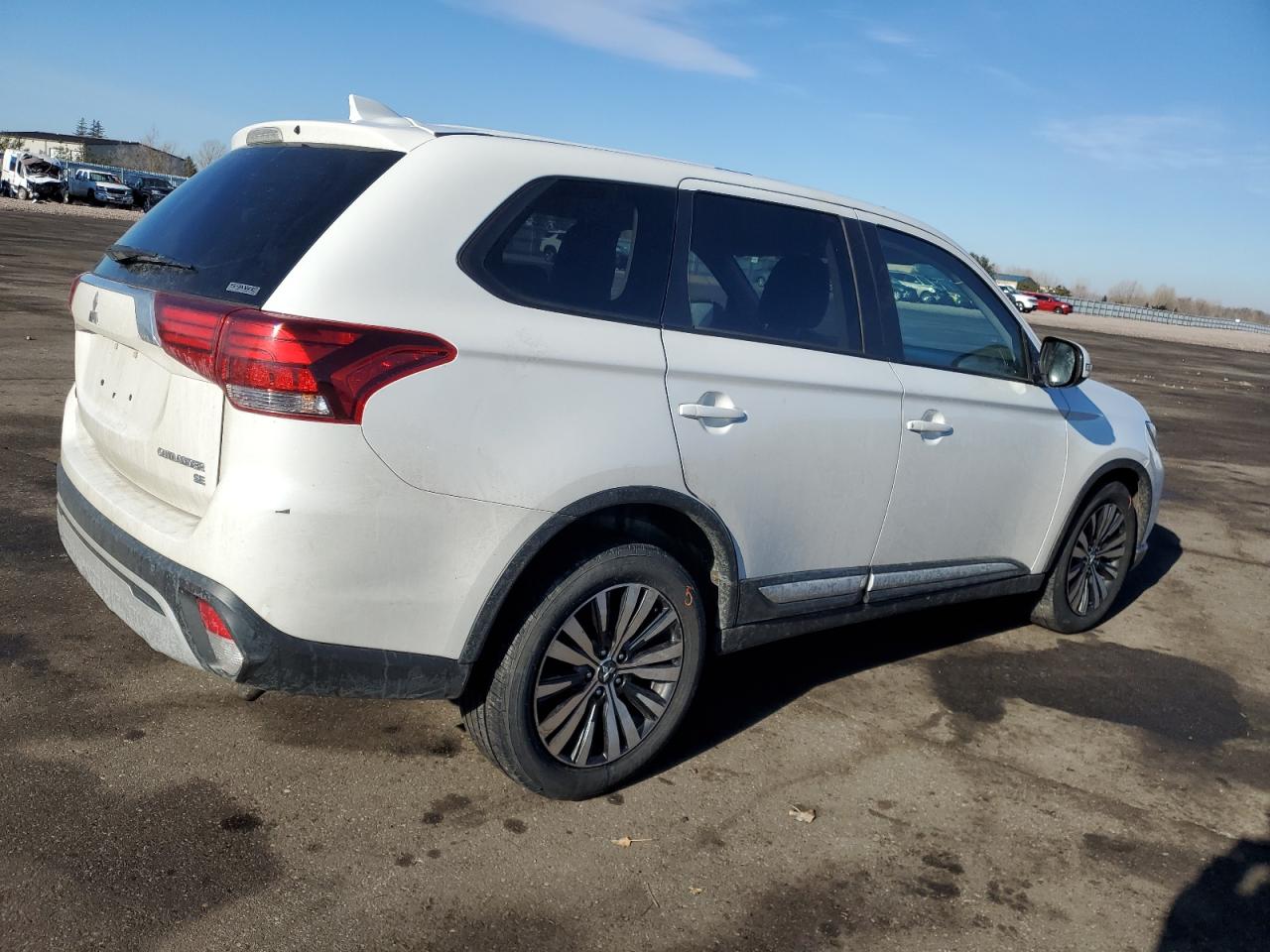 2019 Mitsubishi Outlander - Image 3