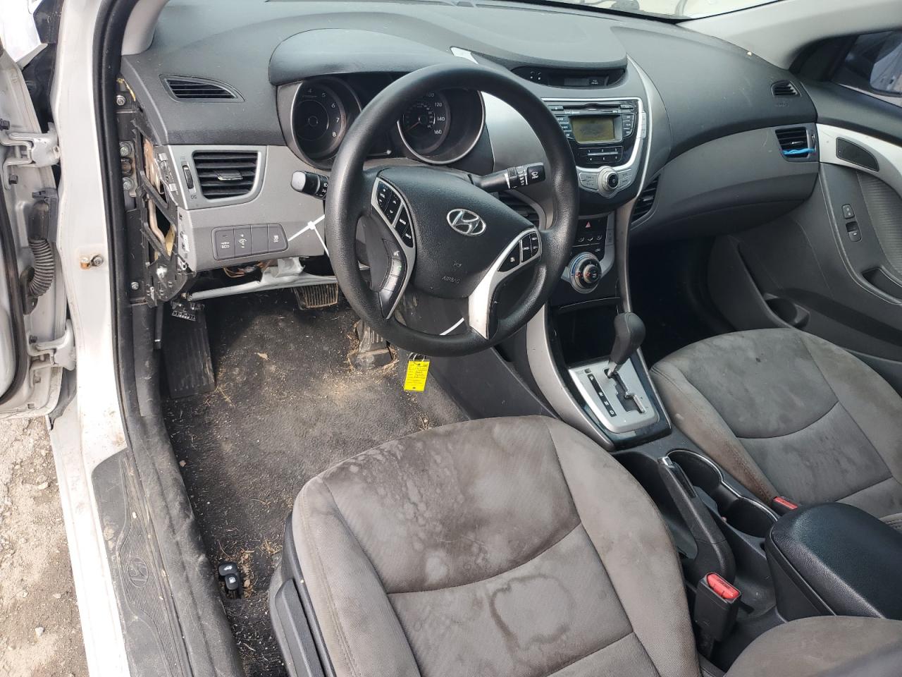 2012 Hyundai Elantra - Image 8