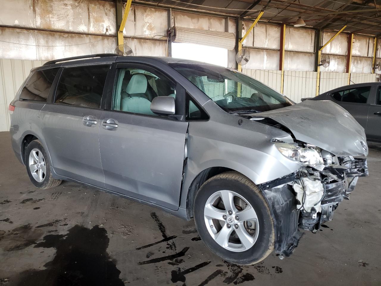 2012 Toyota Sienna - Image 4