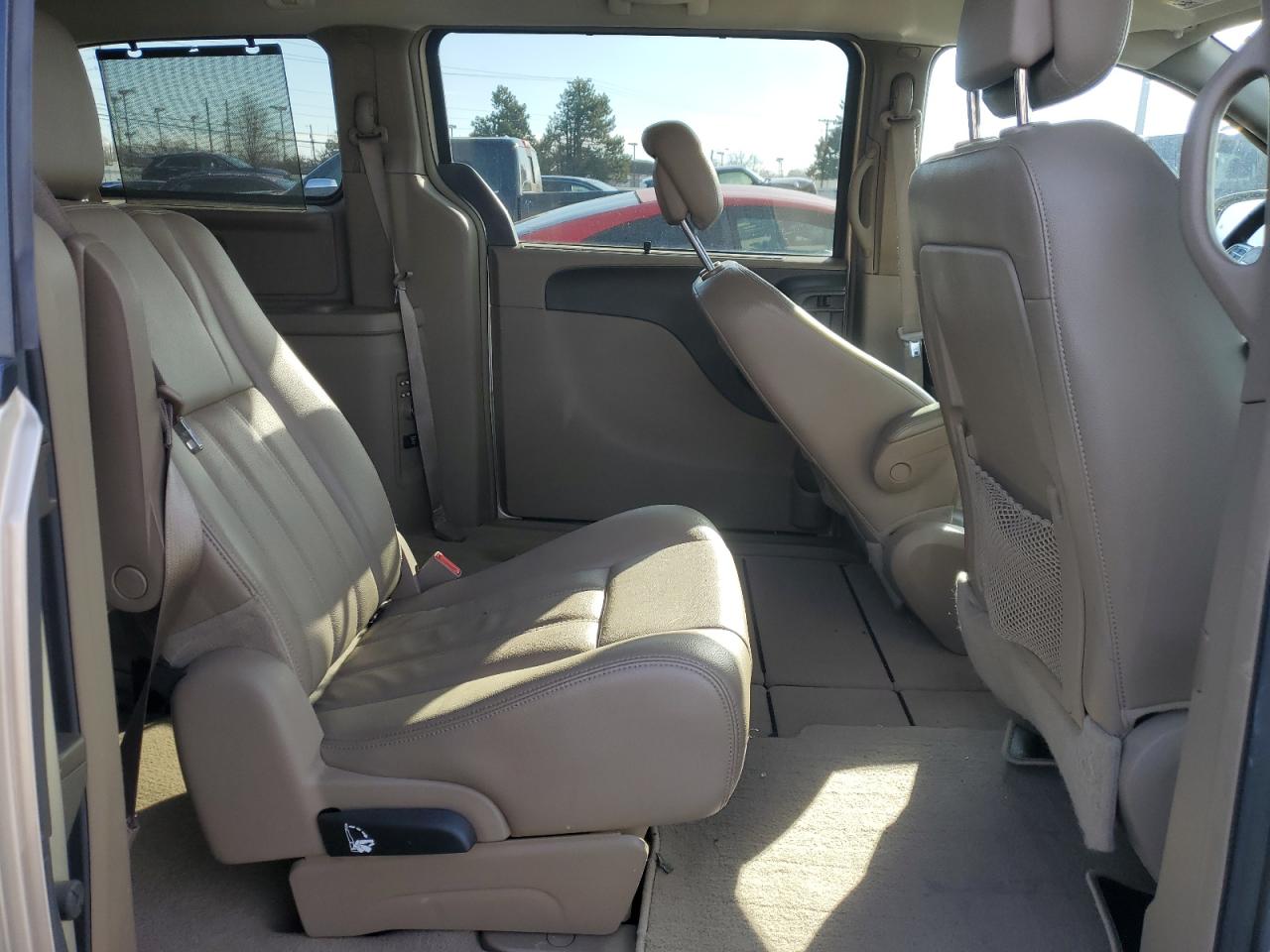 2012 Chrysler Town & Country - Image 11