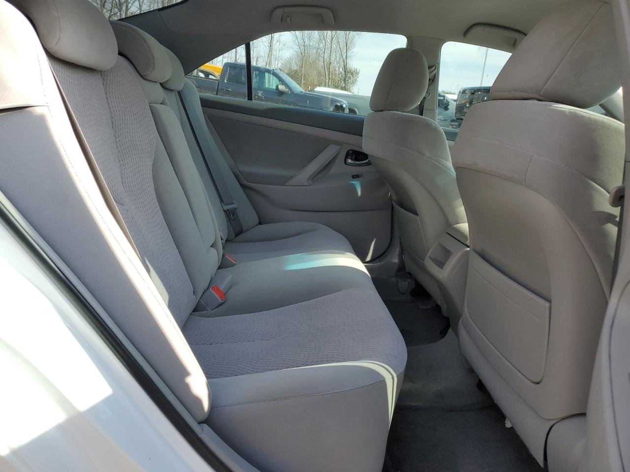 2011 Toyota Camry - Image 10