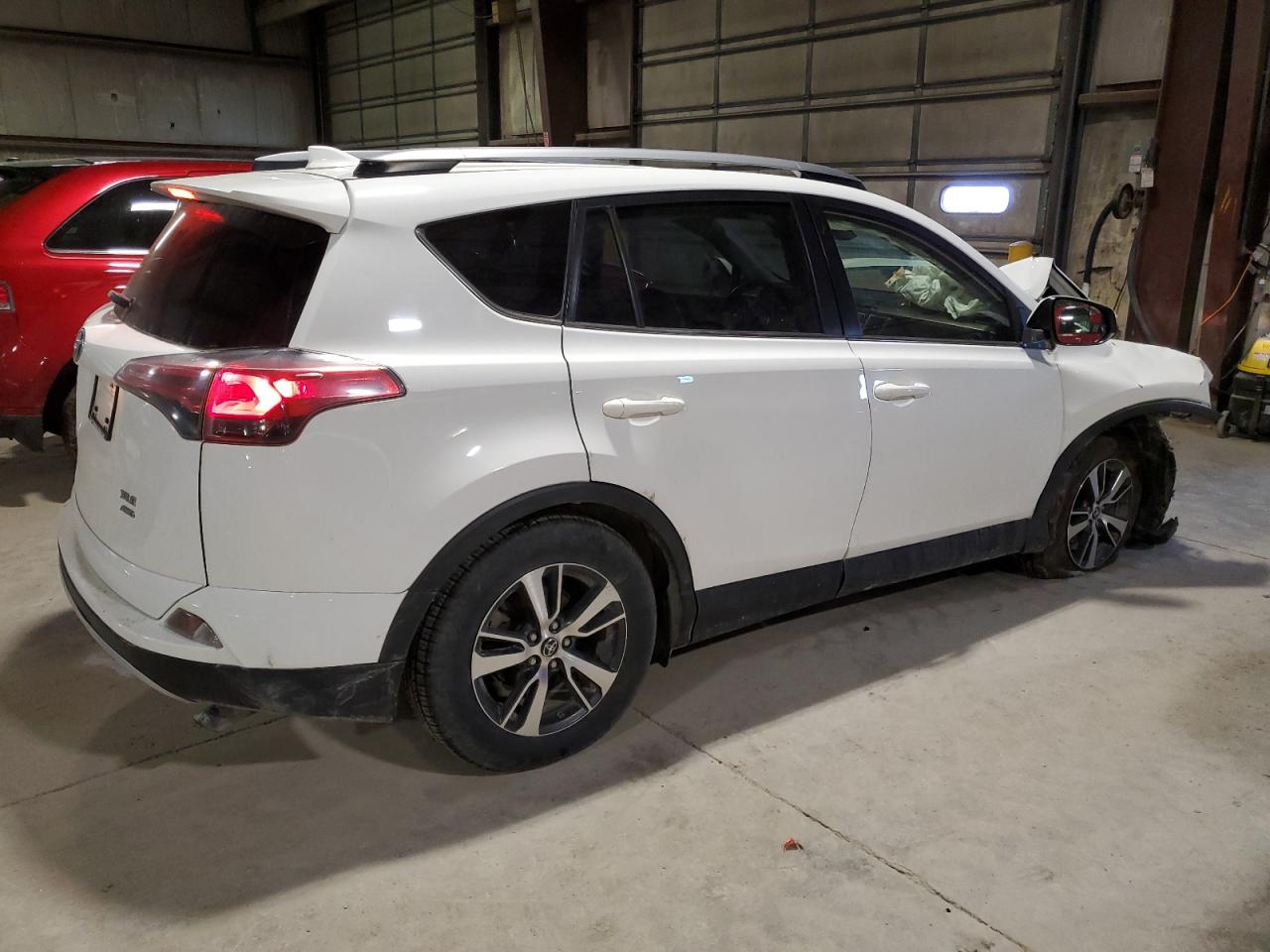 JTMRFREV8HJ105812 TOYOTA RAV4 2017