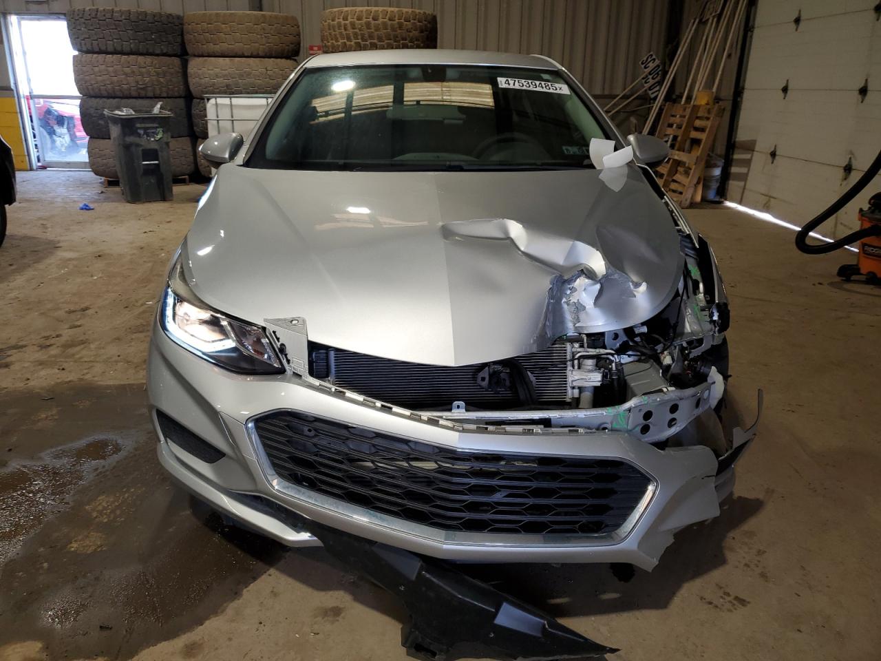 2018 Chevrolet Cruze - Image 5