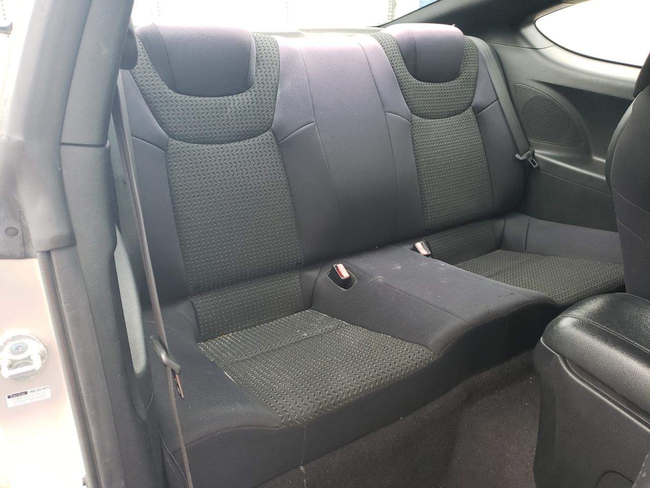 2010 Hyundai Genesis - Image 10