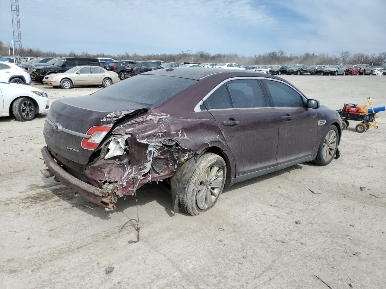 2011 Ford Taurus - Image 3